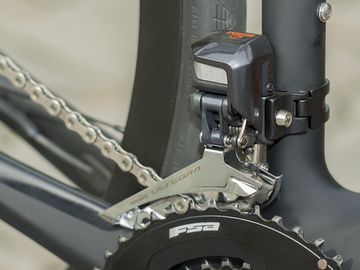 Přesmykač Shimano Ultegra Di2, převodníky 50-34 zubů | MACINA MEZZO