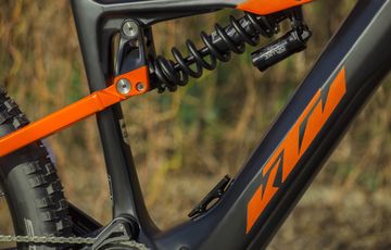Zadní přužení - tlumič RockShox SuperDeluxe coil Select+ 250x75. | MACINA PROWLER PRESTIGE 2020
