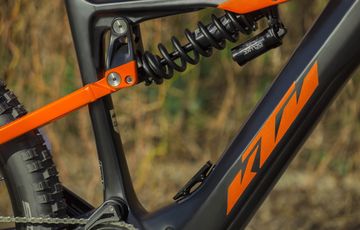 Zadní přužení - tlumič RockShox SuperDeluxe coil Select+ 250x75. | MACINA PROWLER PRESTIGE 2020