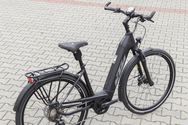 Elektrokolo KTM MACINA TOUR CX 610 US 2022 black - elektrokolo KTM, městské a silníční - Galerie #1