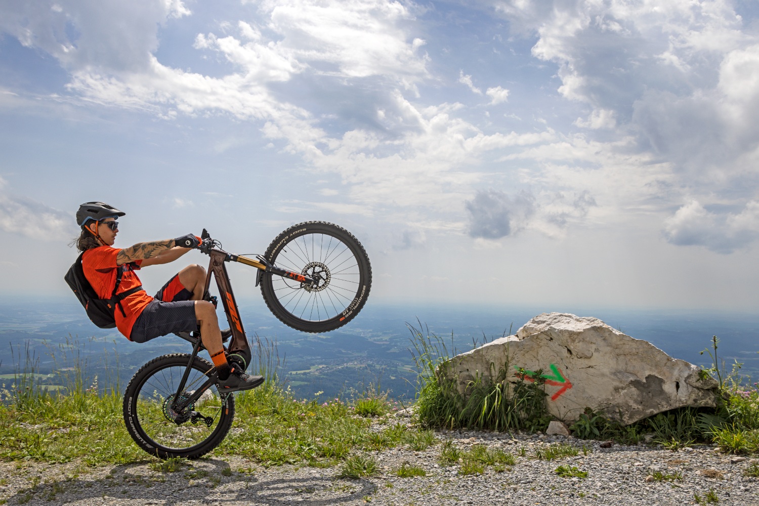 MACINA PROWLER EXONIC 2023 - elektrokolo KTM, horské celoodpružené