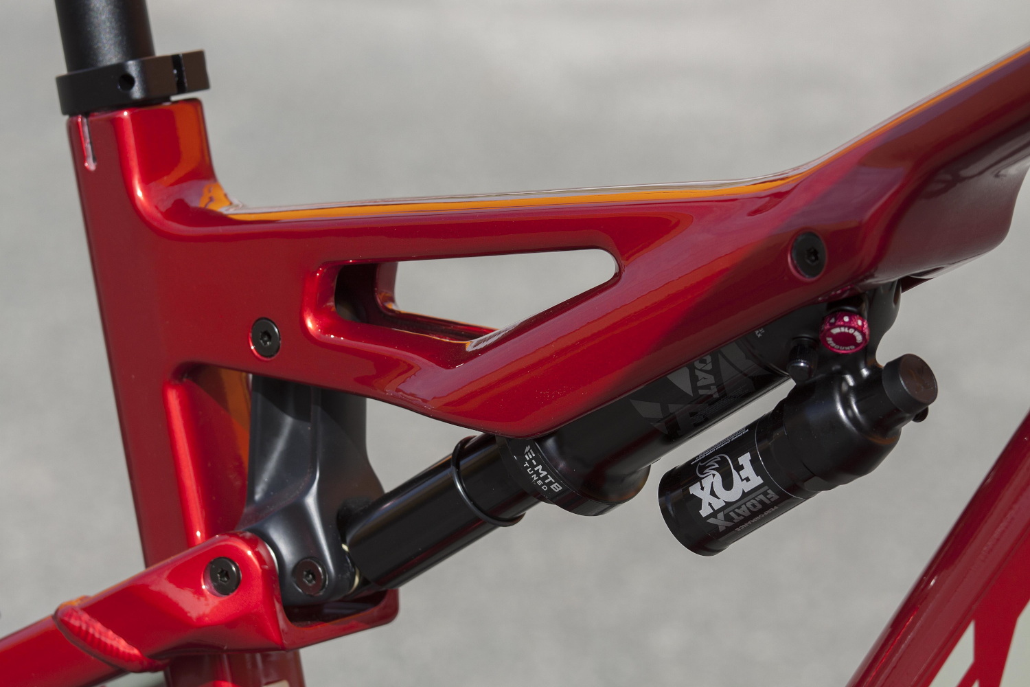 MACINA PROWLER ELITE 2024 elektrokolo KTM, horské celoodpružené