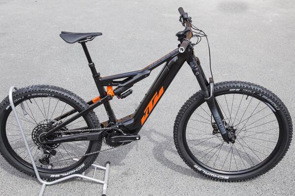 Elektrokolo KTM MACINA KAPOHO 7973 2024 black - elektrokolo KTM, horské celoodpružené - Galerie #1