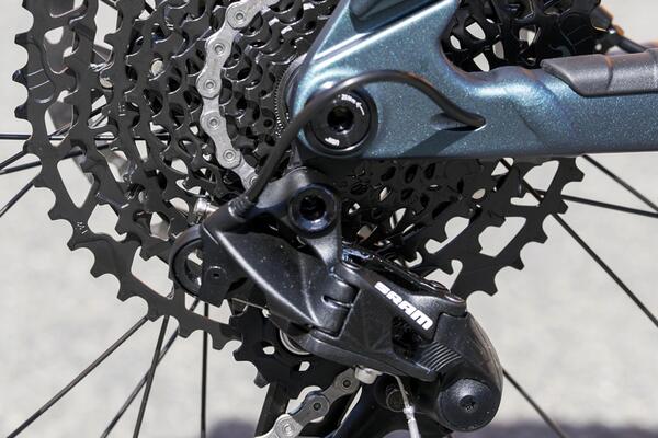 Elektrokolo KTM MACINA KAPOHO 8973 L - elektrokolo KTM, horské celoodpružené - Galerie #5